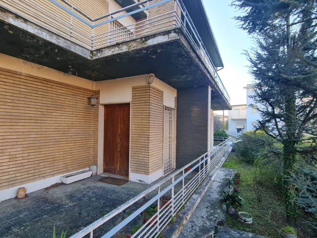 Villa a Jesi in Via Raffaello Sanzio - Foto 3