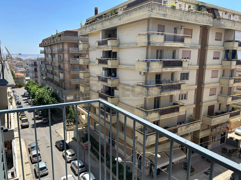 Appartamento a Caltanissetta in VIA VAL D'AOSTA, 19 - Foto 3