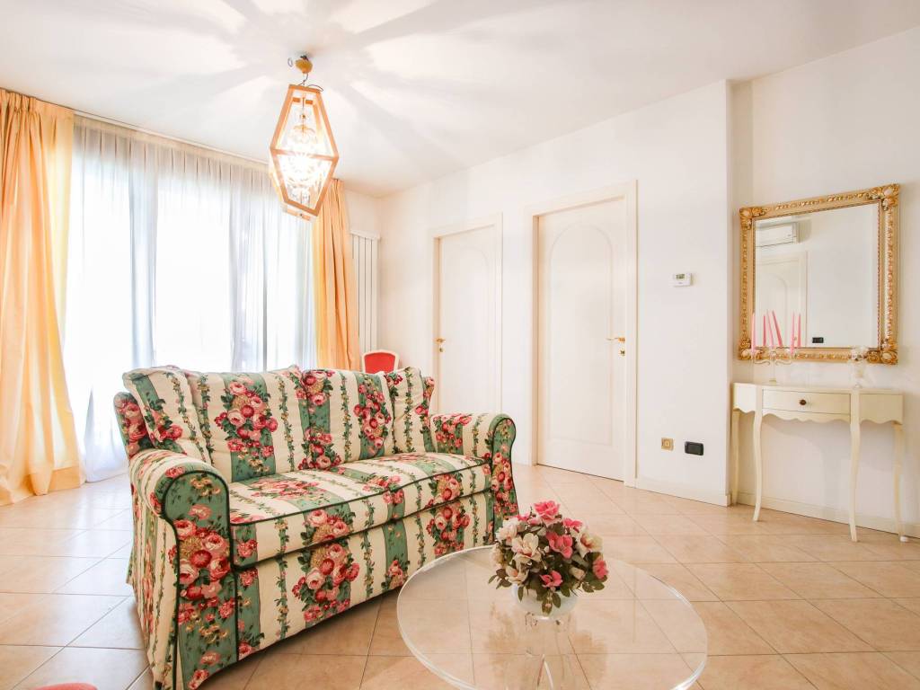 Appartamento a Verona in Via Bartolomeo Giuliari, 2 - Foto 3
