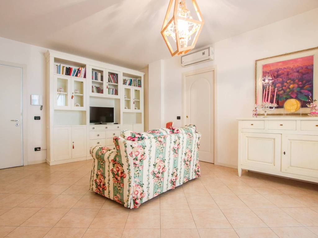 Appartamento a Verona in Via Bartolomeo Giuliari, 2 - Foto 4