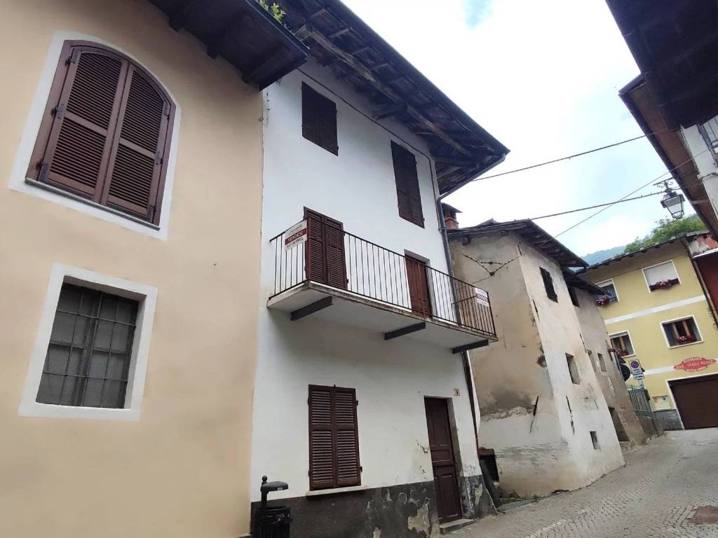 Casa indipendente a Roaschia in Via Dragonera, 2. - Foto 2