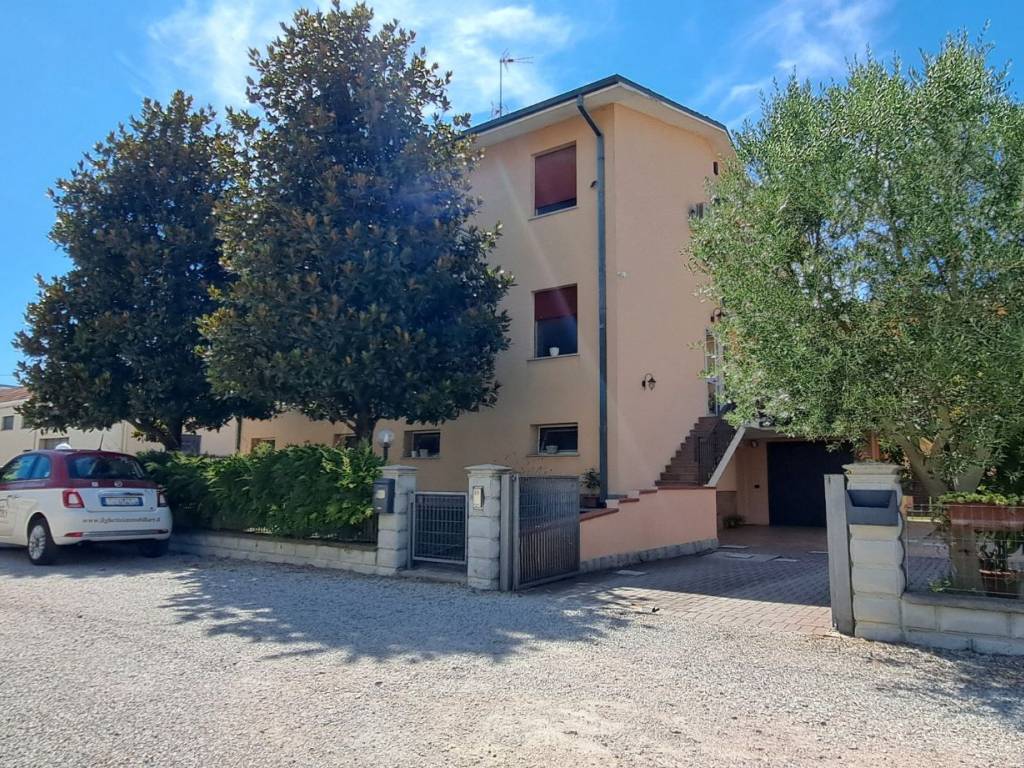 Villa a Cento in Via Camillo Prampolini, 15 - Foto 2