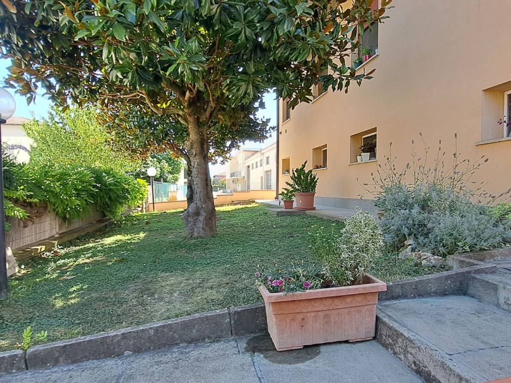 Villa a Cento in Via Camillo Prampolini, 15 - Foto 4