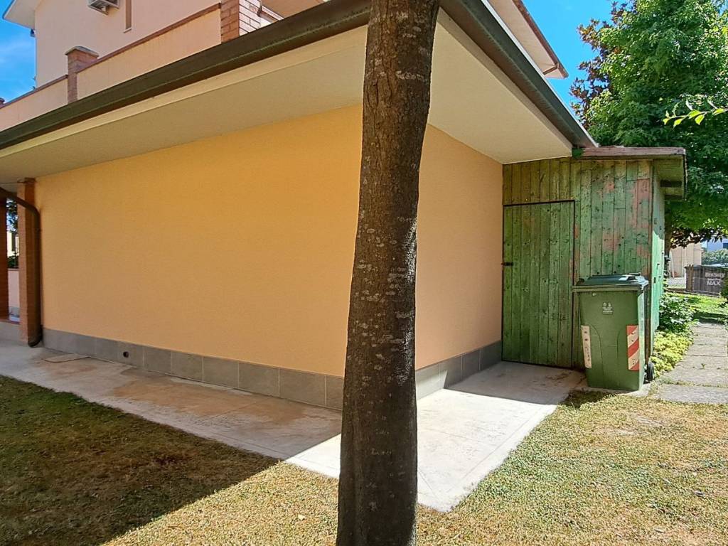 Villa a Cento in Via Camillo Prampolini, 15 - Foto 5