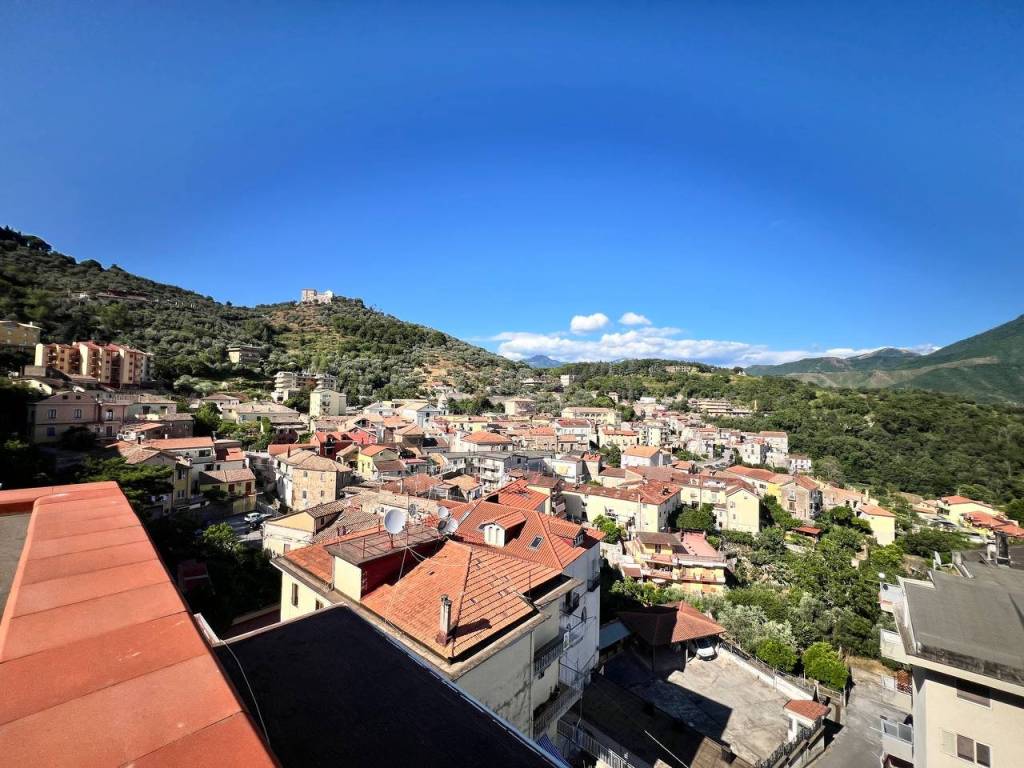Appartamento a Pellezzano in Piazza Giuseppe Di Vittorio - Foto 2
