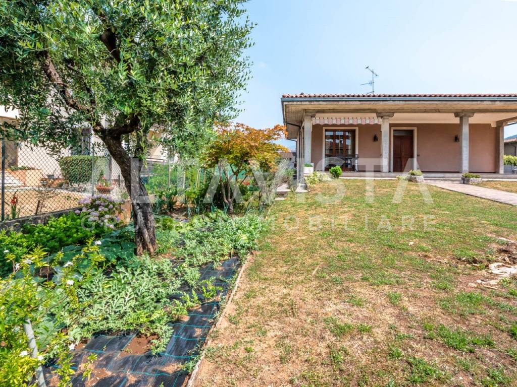 Villa a Rezzato in Via Amedeo Avogadro - Foto 3