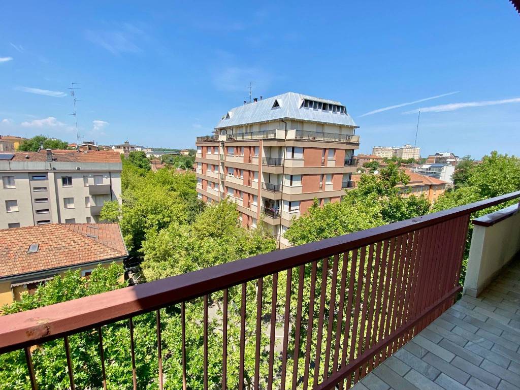 Appartamento a Modena in Viale Vittorio Veneto - Foto 4