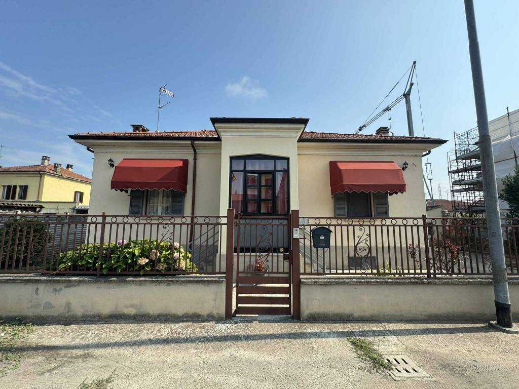 Villa a Mede in Viale 1 Maggio, 16 - Foto 2