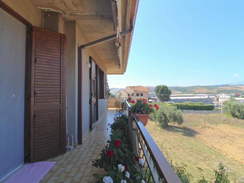 Casa indipendente a Mosciano sant'angelo in Contrada Santa Maria dell'Arco - Foto 4