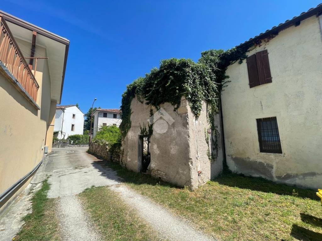 Rustico / casale a Vittorio veneto in Via Mezzavilla, 106 - Foto 3