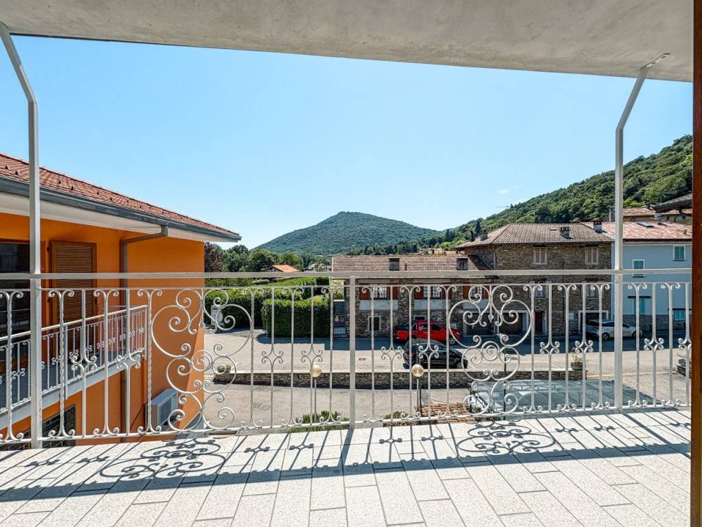 Appartamento a Brovello-carpugnino in Via Alto Vergante 226 - Foto 2