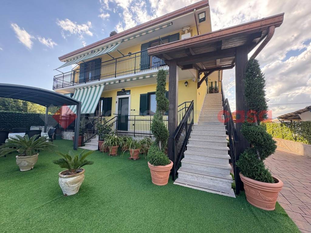 Villa a Fondi in VIA GUADO BASTIANELLI, 80 - Foto 2