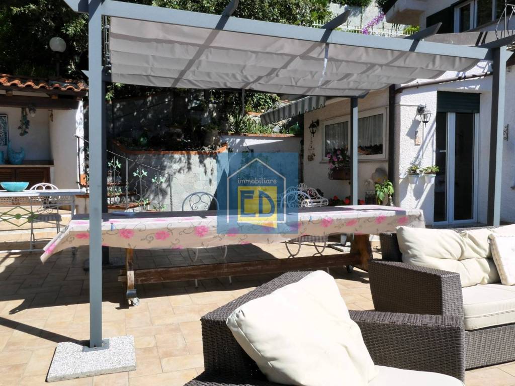 Villa a Albissola marina in Via Poggio dell'Orizzonte, 65 - Foto 3