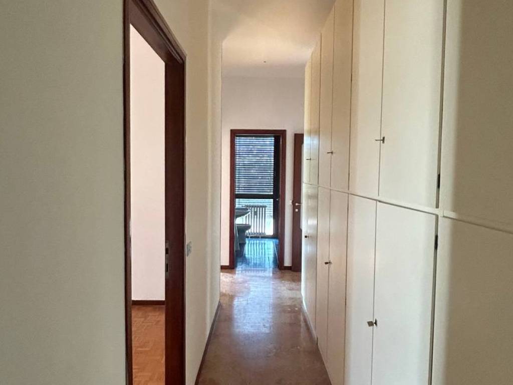 Appartamento a Parma in Viale Martiri della Libertà - Foto 4