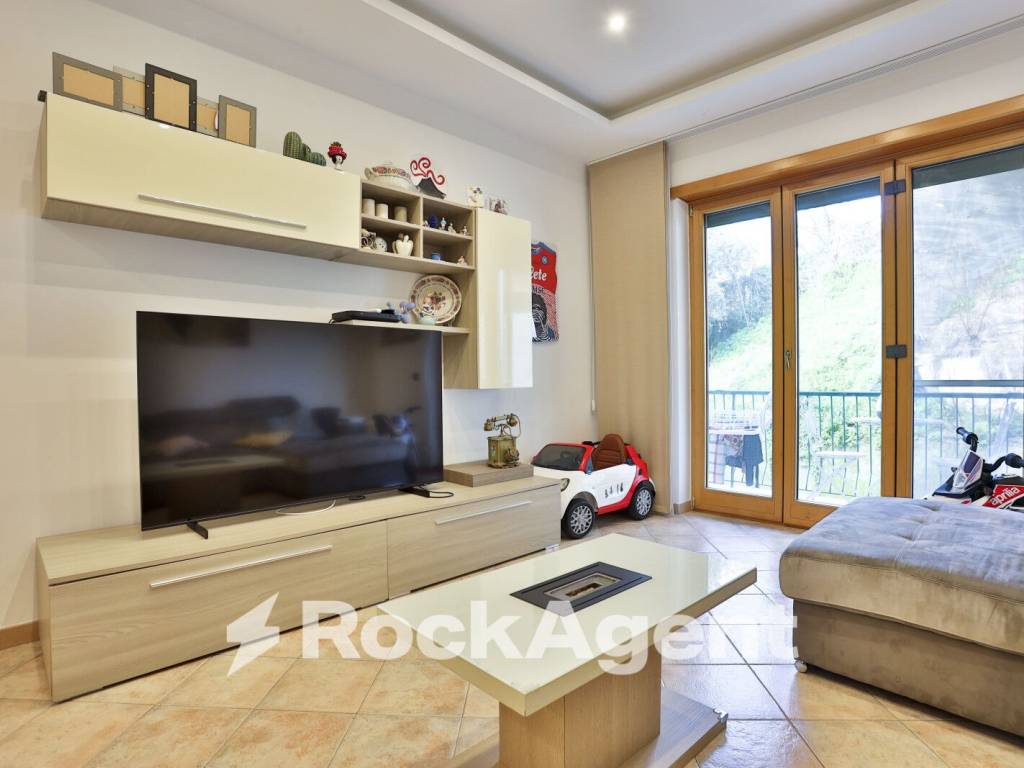 Appartamento a Napoli in Via Michelangelo da Caravaggio, 143 - Foto 5
