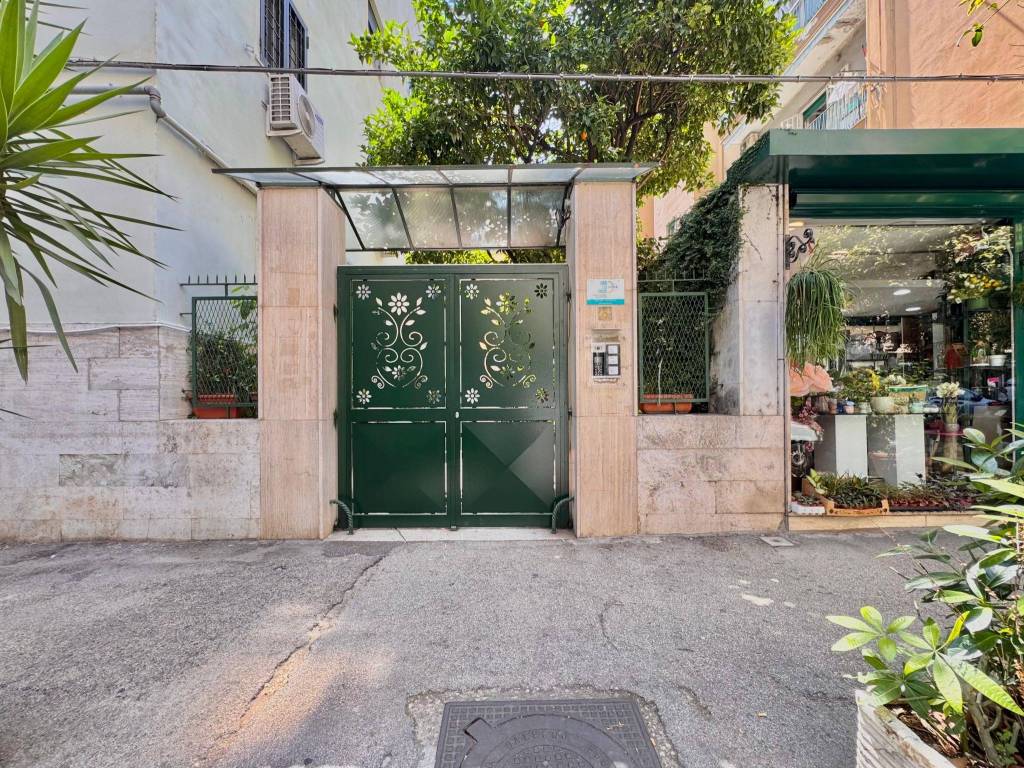 Appartamento a Napoli in Via Maurizio De Vito Piscicelli, 27 - Foto 2