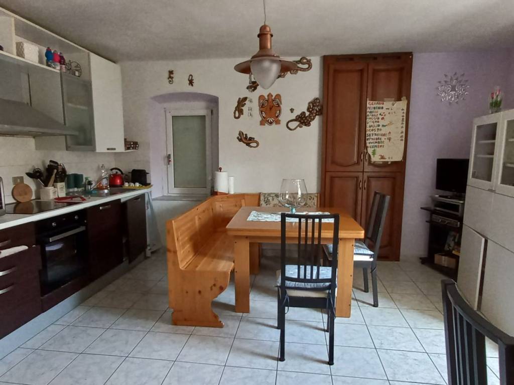 Appartamento a Cuveglio in Via per Arcumeggia - Foto 3