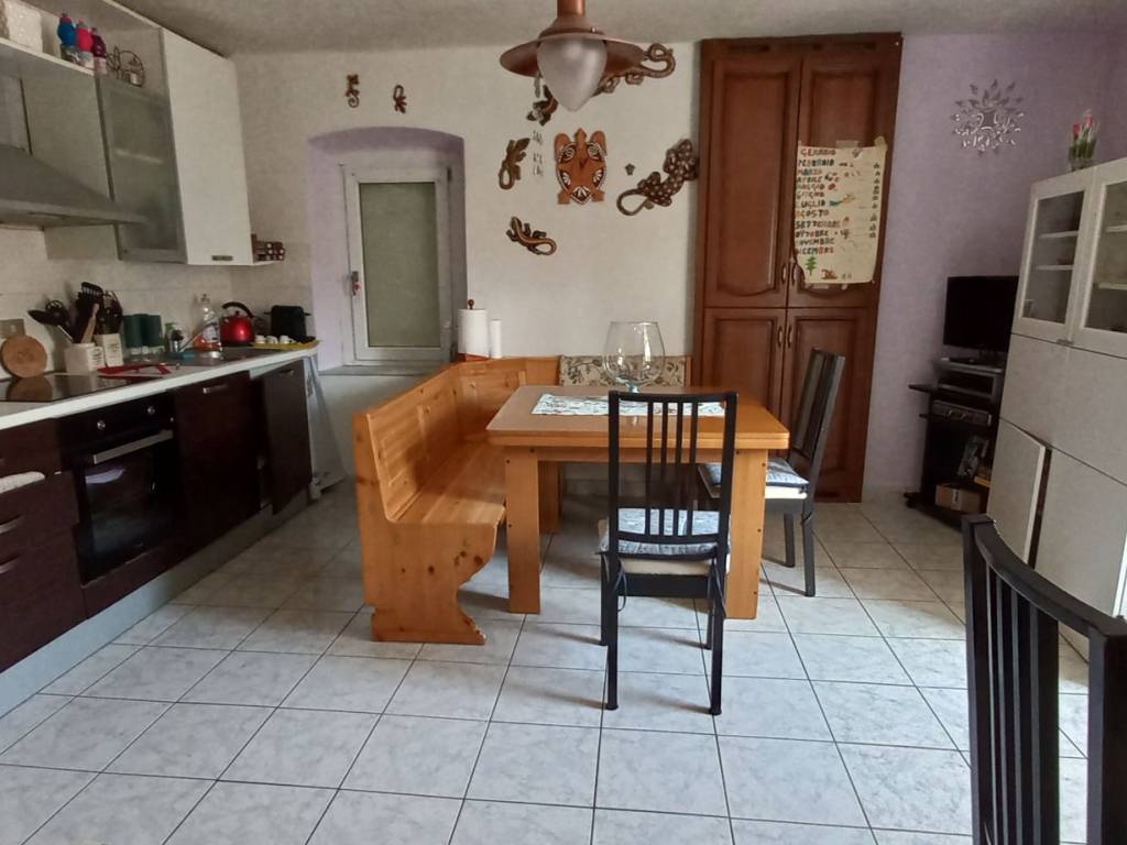 Appartamento a Cuveglio in Via per Arcumeggia - Foto 4