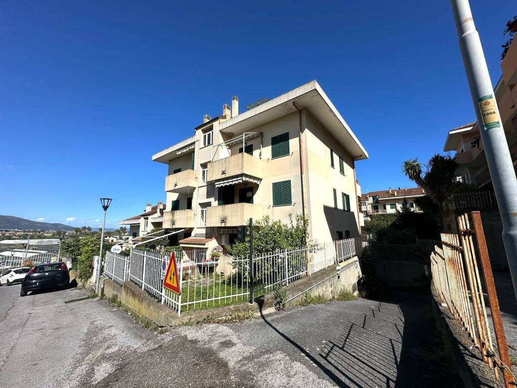 Appartamento a Albenga in Strada Rusineo - Foto 2