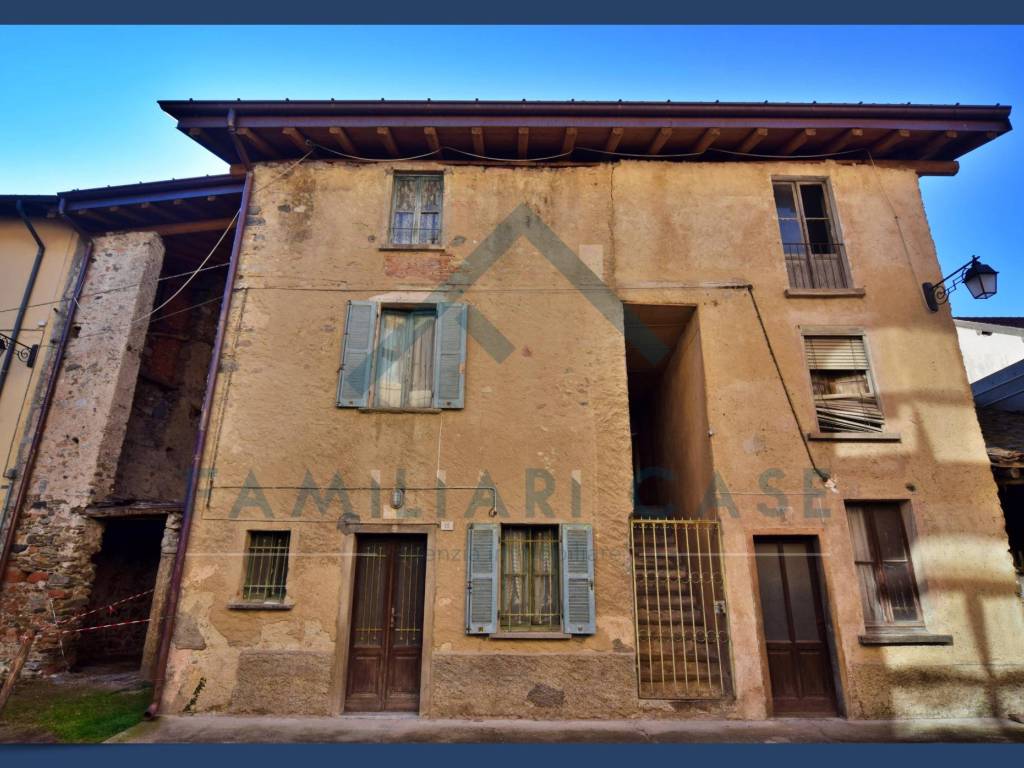 Casa indipendente a Brinzio in Piazza Generale Enrico Riziero Galvaligi - Foto 2
