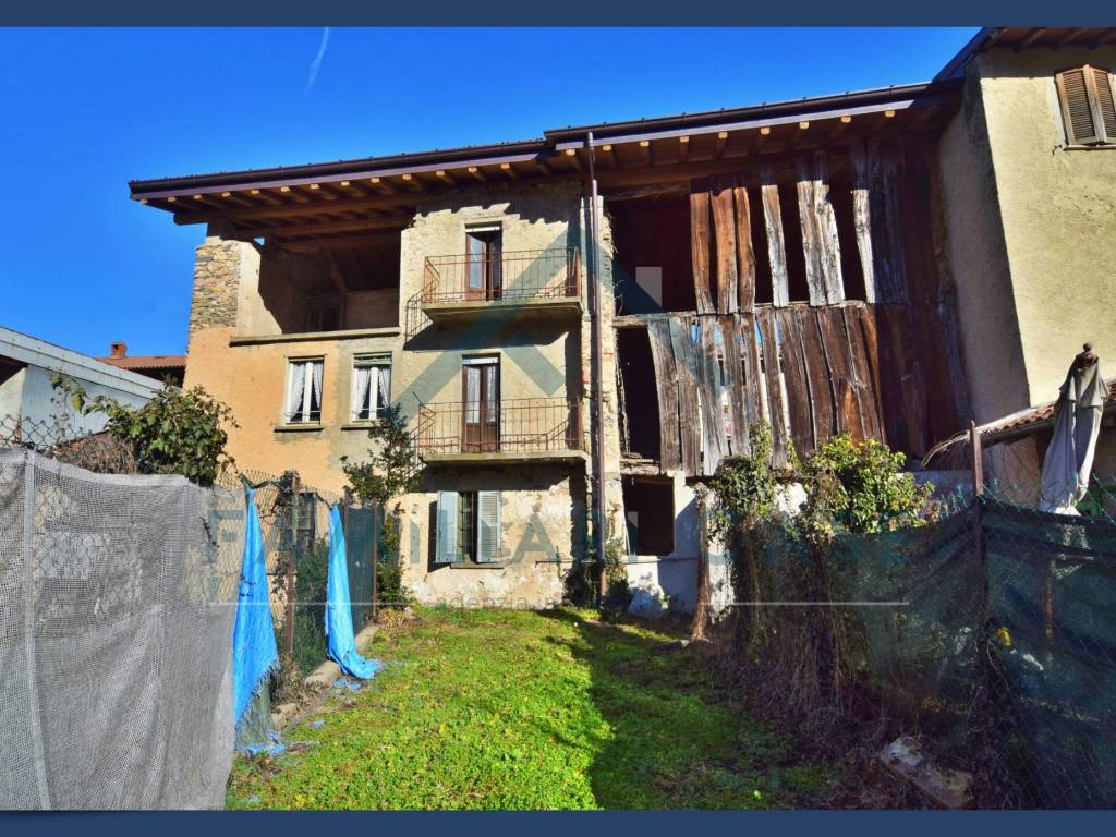Casa indipendente a Brinzio in Piazza Generale Enrico Riziero Galvaligi - Foto 4
