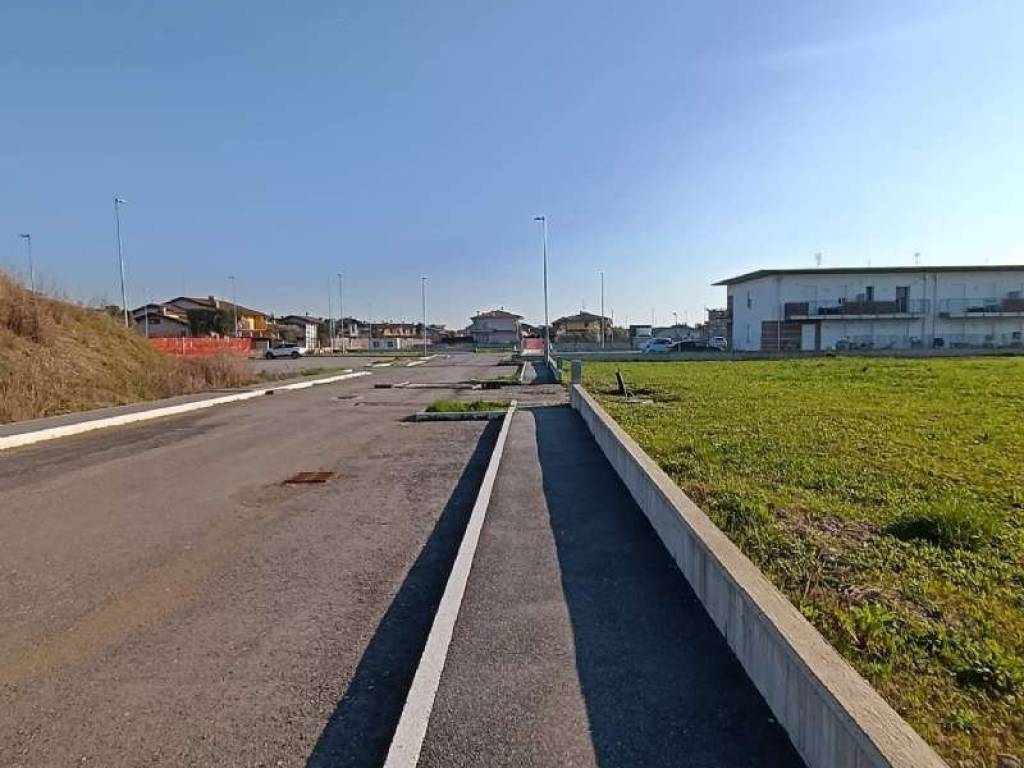 Terreno a Calcinate in via DELLE BREDE - Foto 1