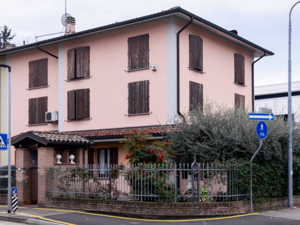 Villa a Castelfranco emilia in Via Circondaria Sud, 77 - Foto 2