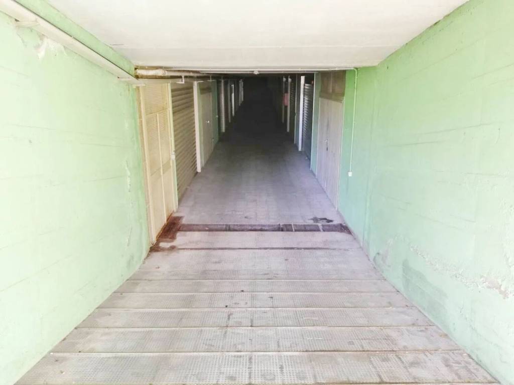 Box / garage a Battipaglia in Via Cristoforo Colombo S.N.C. - Foto 4