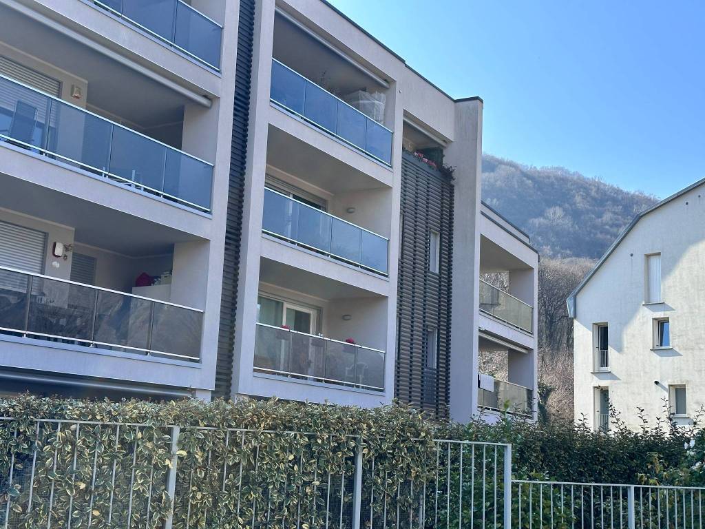 Appartamento a Malgrate in Via Alessandro Manzoni, 13 - Foto 4