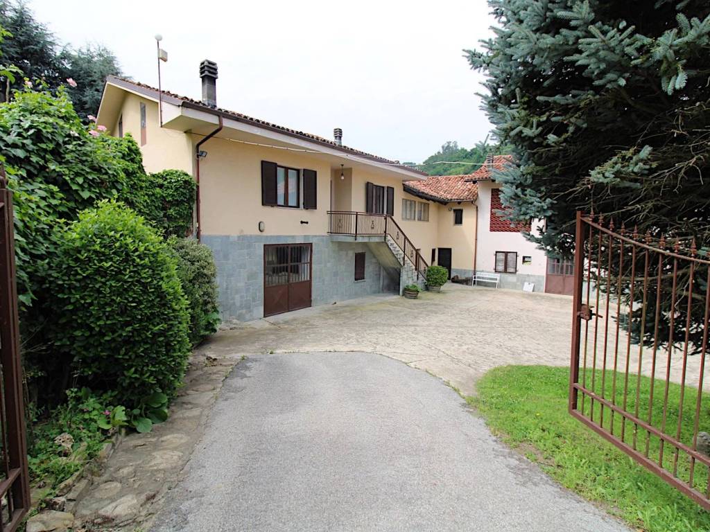 Rustico / casale a Trezzo tinella in Via Fiori, 5 - Foto 2