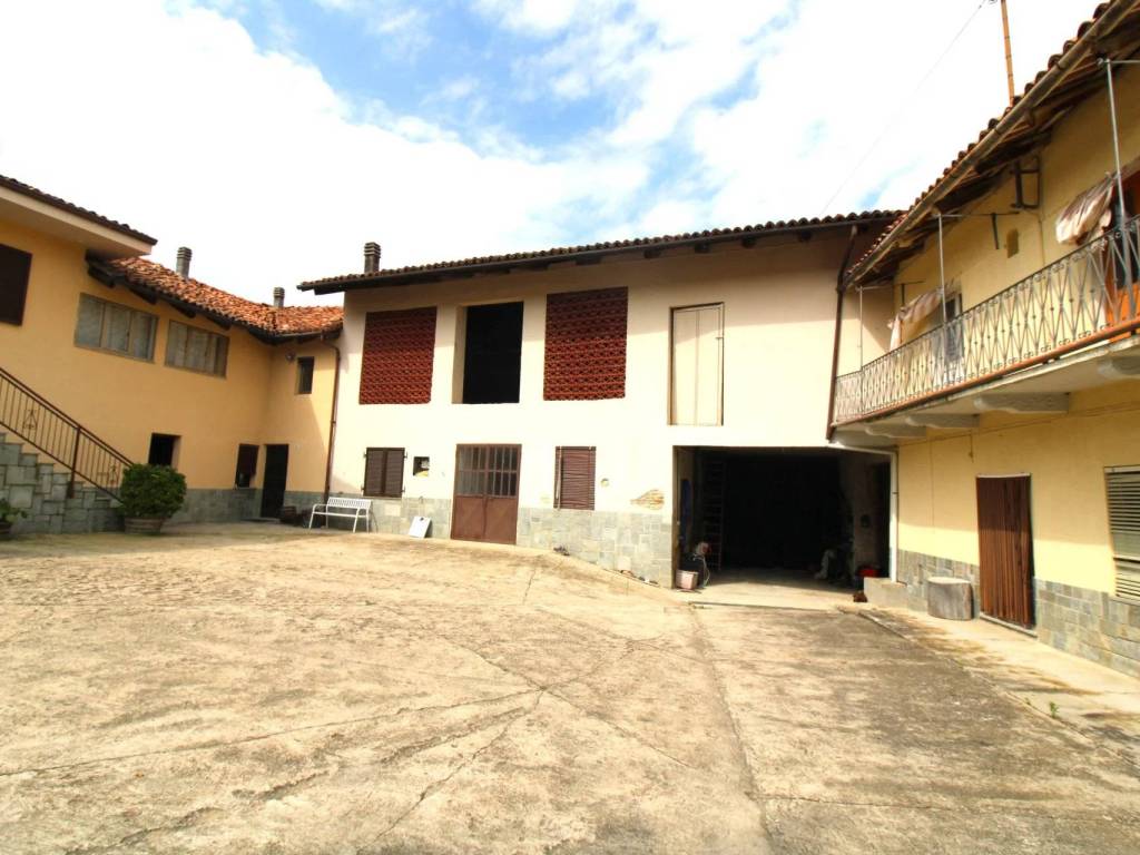 Rustico / casale a Trezzo tinella in Via Fiori, 5 - Foto 3