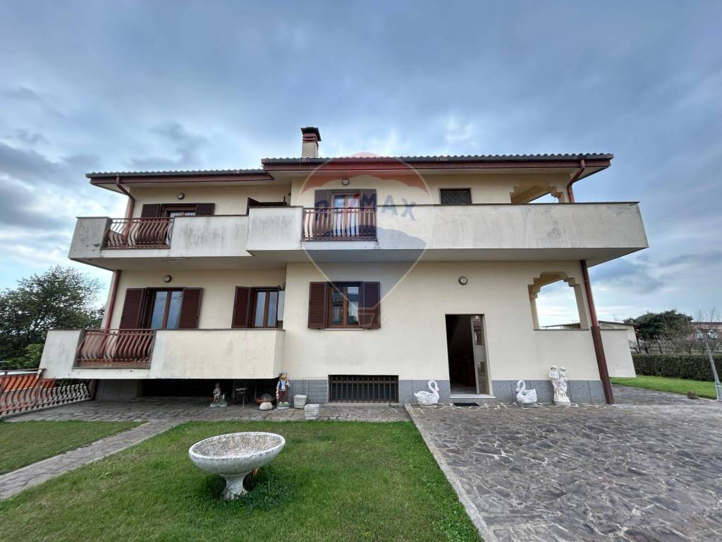 Casa indipendente a Aprilia in via monviso, 12 - Foto 2