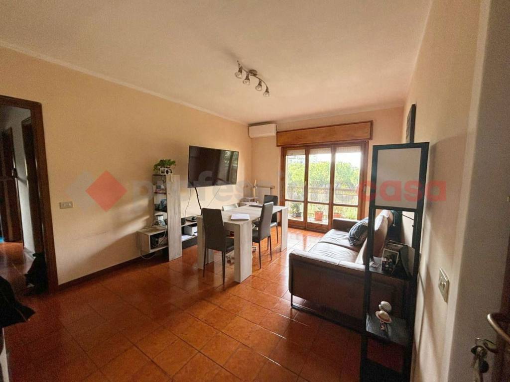 Appartamento a Roma in VIA PESCOSOLIDO, 46 - Foto 2
