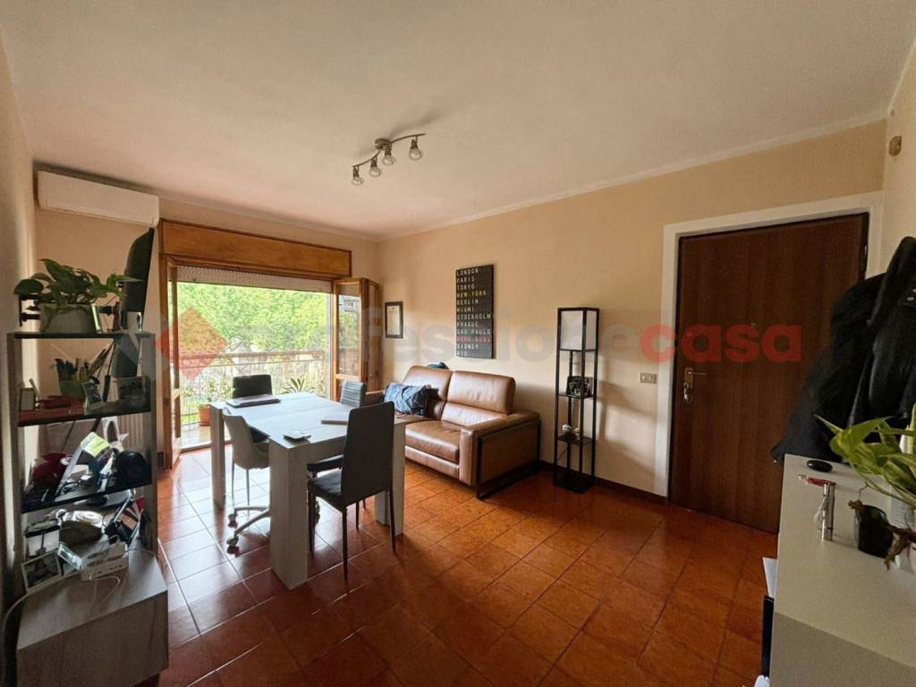 Appartamento a Roma in VIA PESCOSOLIDO, 46 - Foto 4