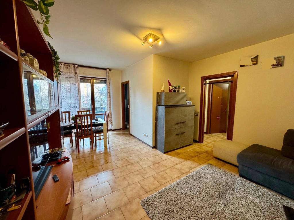 Appartamento a Caronno pertusella in Vicolo Guglielmo Oberdan, 180 - Foto 3