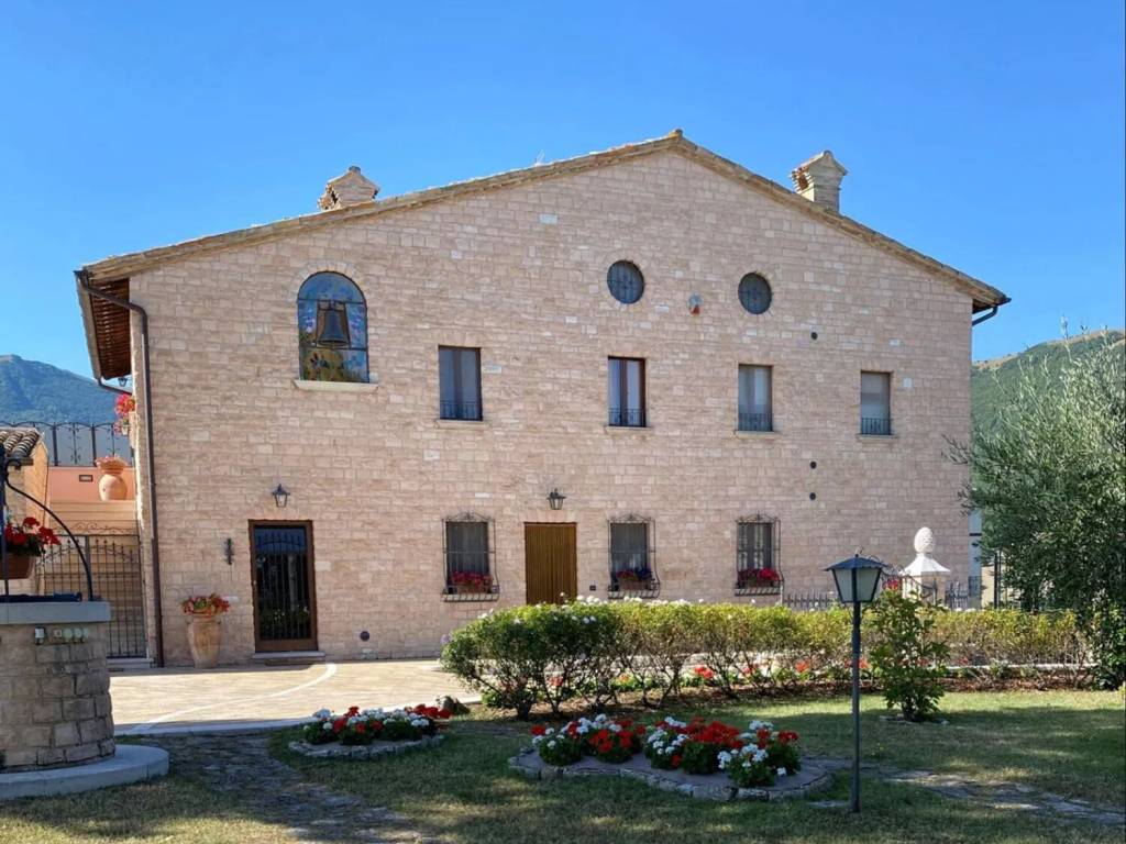 Villa a Cagli in Area Residenziale Acqauaviva Cagli - Foto 2