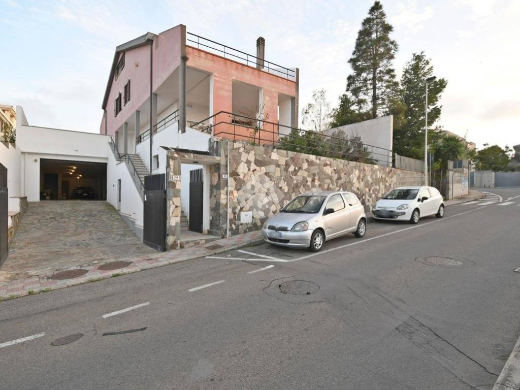 Villa a Cagliari in Via dei Fiori, 40 - Foto 2