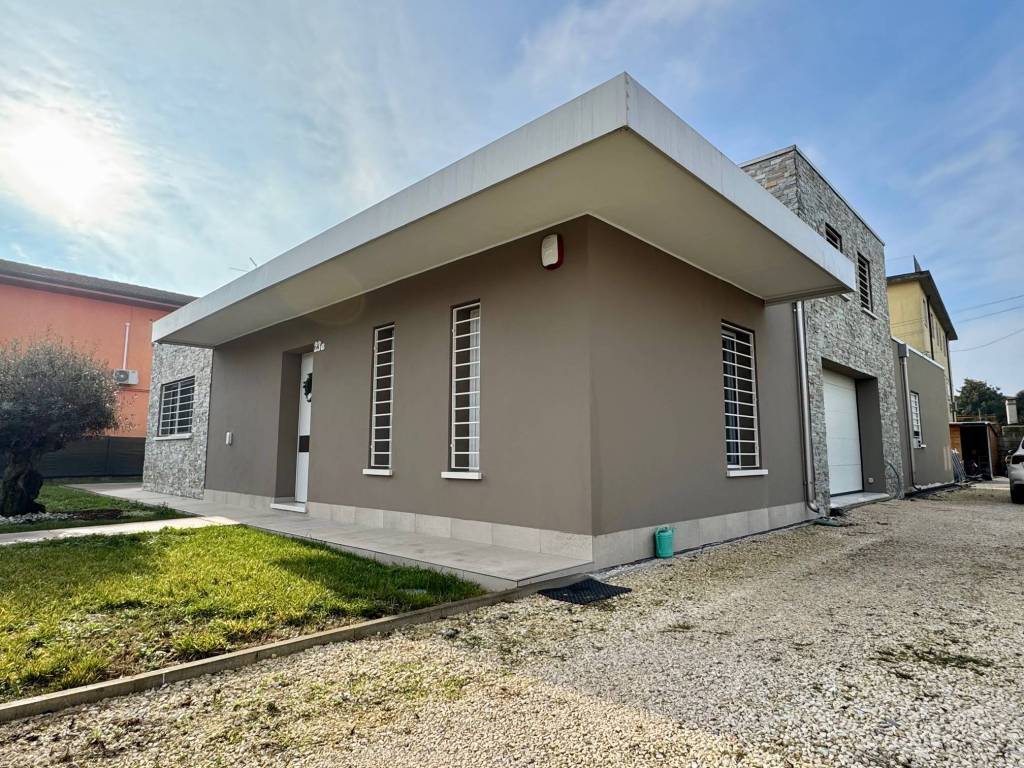 Villa a Cerea in Via 25 Aprile, 18 - Foto 2