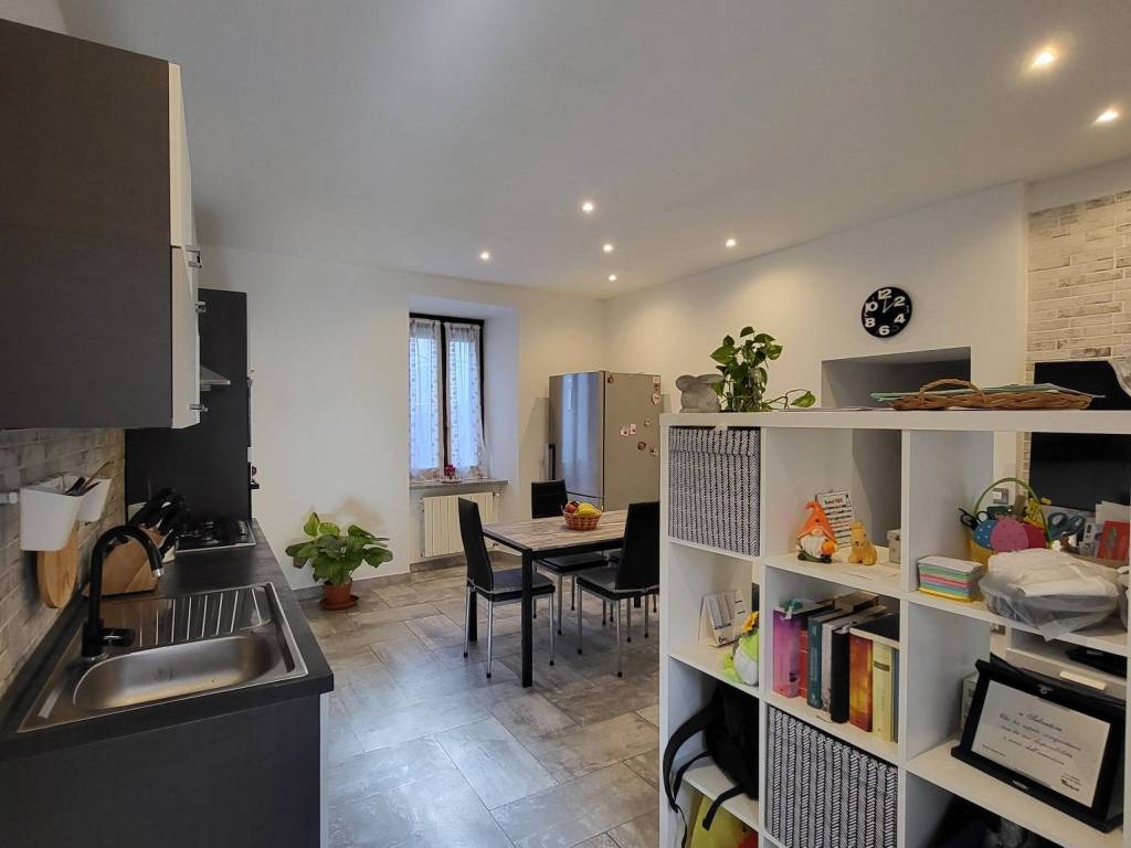 Appartamento a Biandronno in Via 4 Novembre - Foto 4