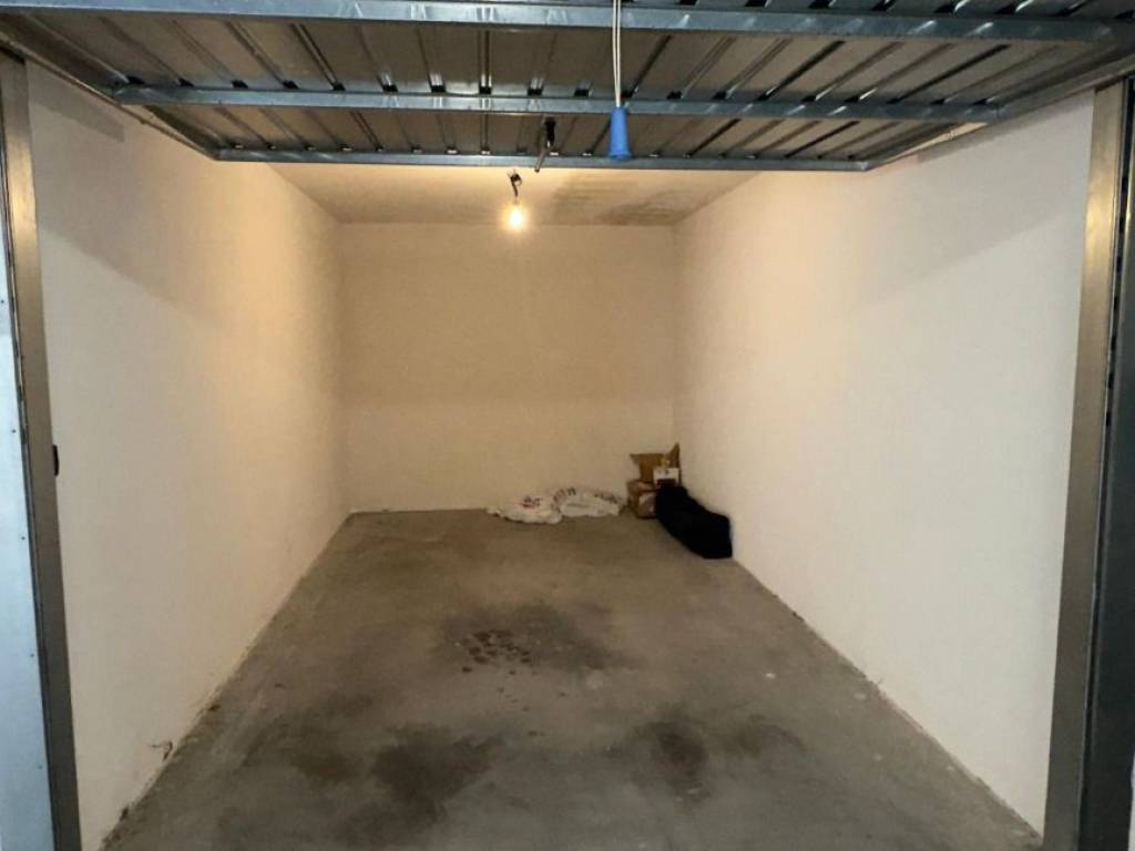 Box / garage a Lecce in Via San Pompilio Maria Pirrotti - Foto 2
