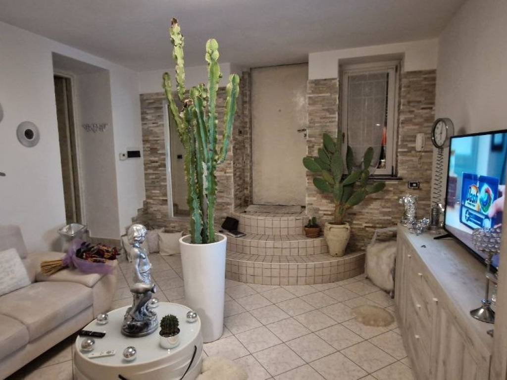 Appartamento a Malnate in Via Galileo Galilei, 15 - Foto 2