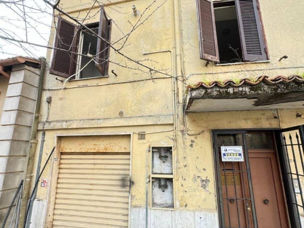 Casa indipendente a Frosinone in Piazza Emilio Diamanti, 24 - Foto 2