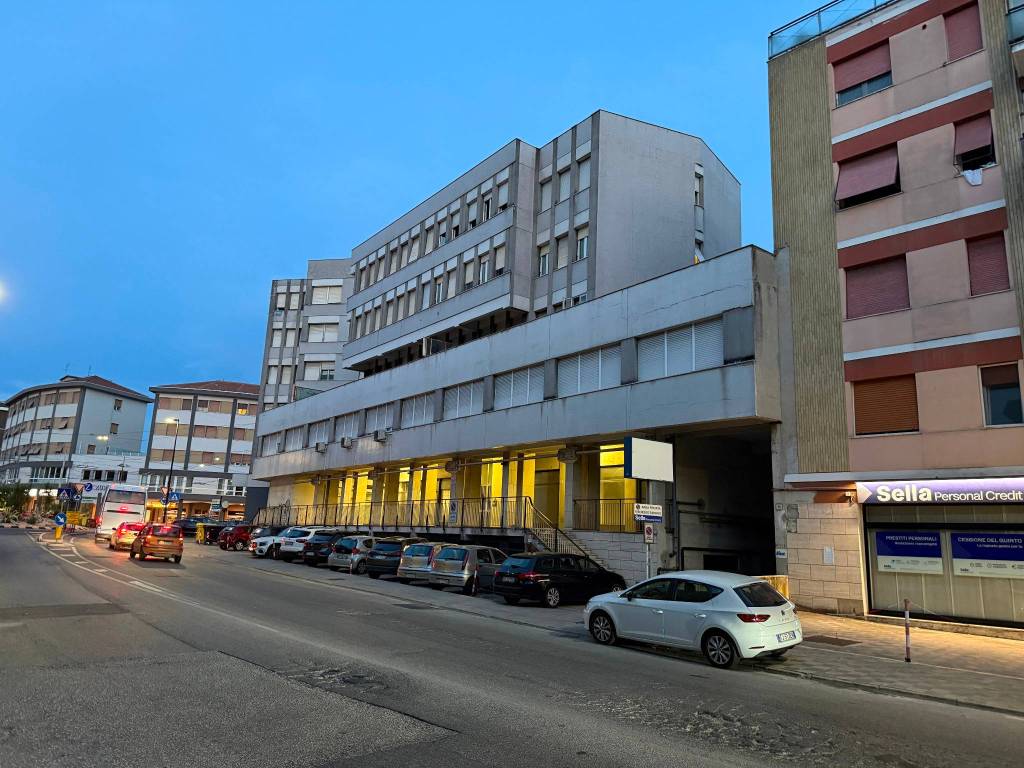 Box / garage a Ancona in Via Alcide De Gasperi, 80 - Foto 2