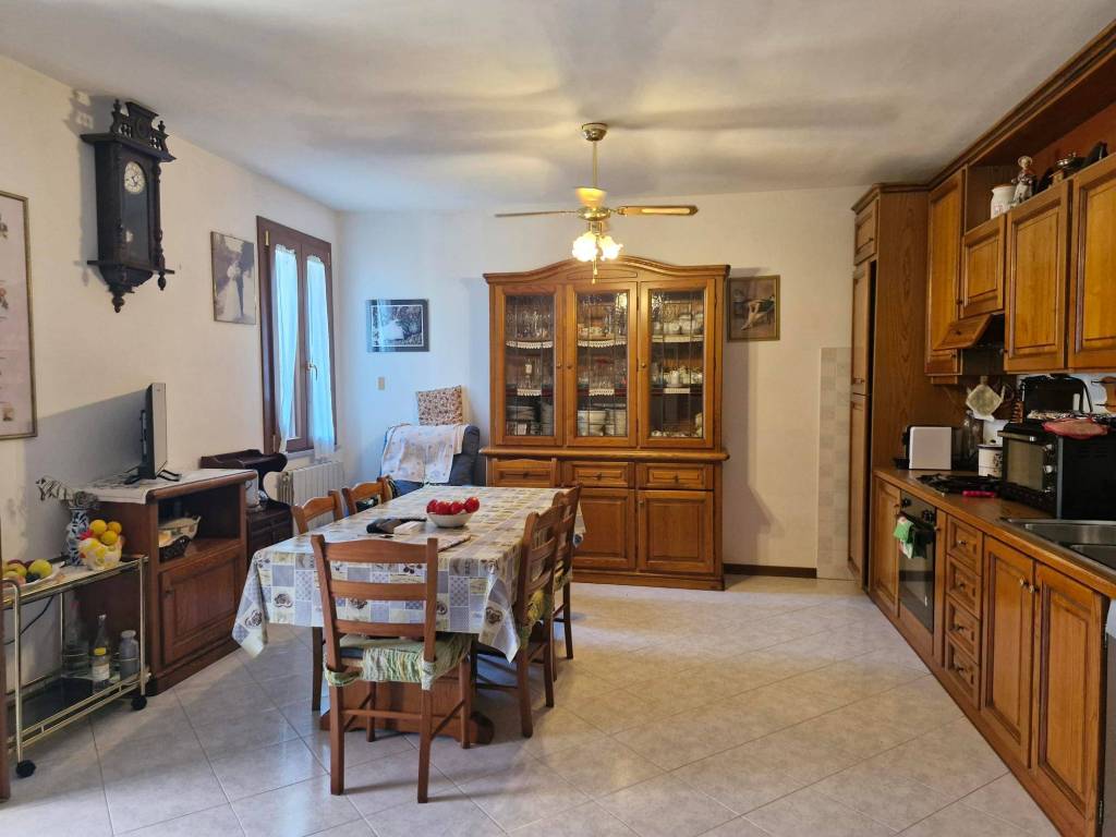 Appartamento a Campiglia marittima in Via Piersanti Mattarella, 28 - Foto 2