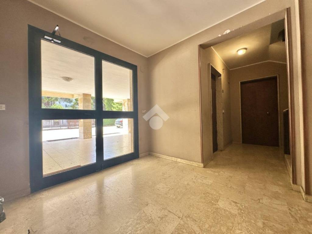Appartamento a Bari in VIA COLONNELLO LORENZO D'AVANZO - Foto 2