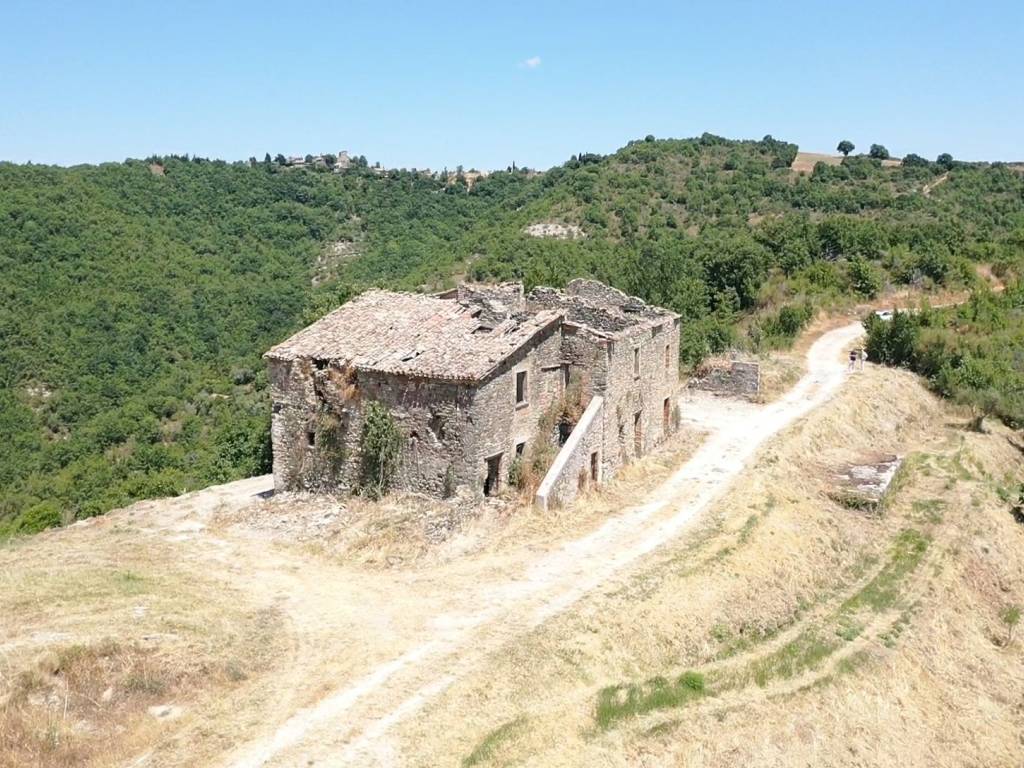 Rustico / casale a Gubbio in Strada Provinciale di Montelovesco - Foto 2