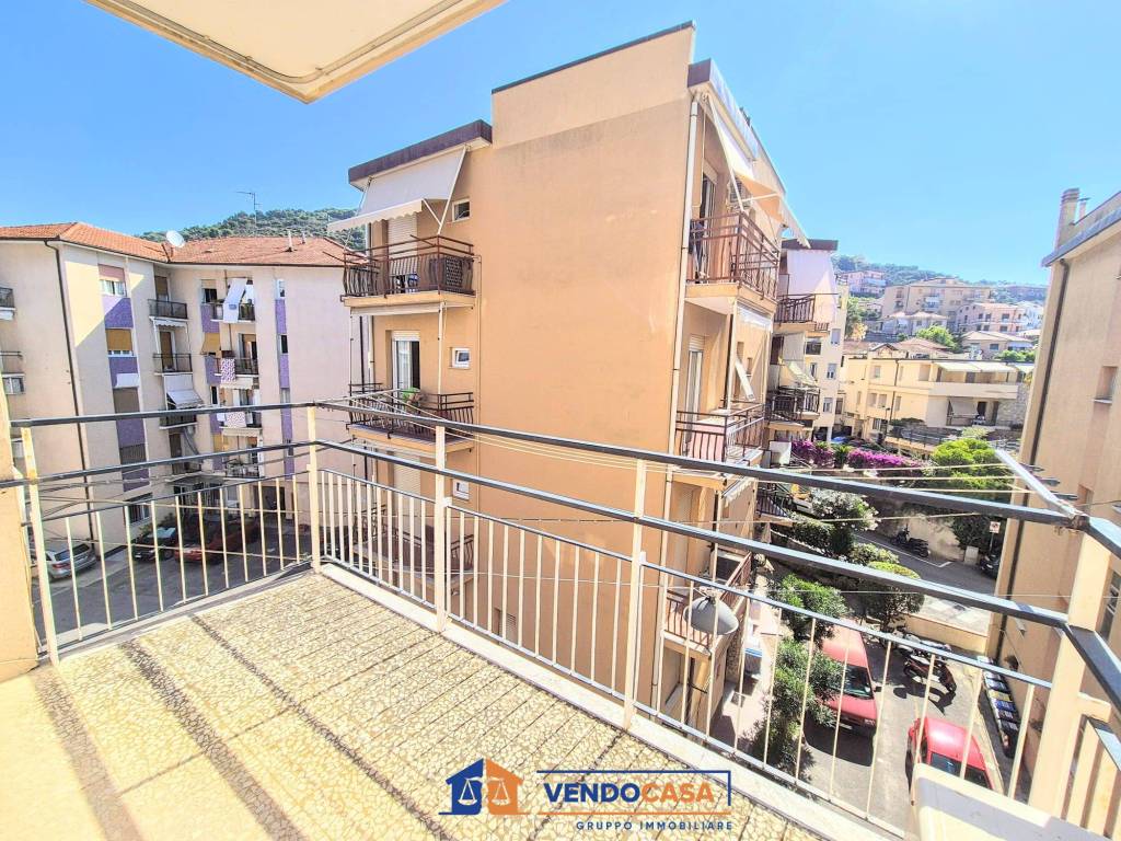 Appartamento a Finale ligure in Via delle Azalee - Foto 2