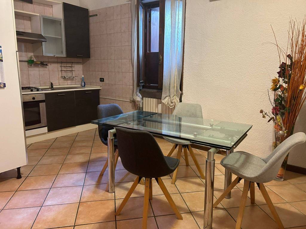 Appartamento a Galliate in Via Alessandro Manzoni, 31 - Foto 2
