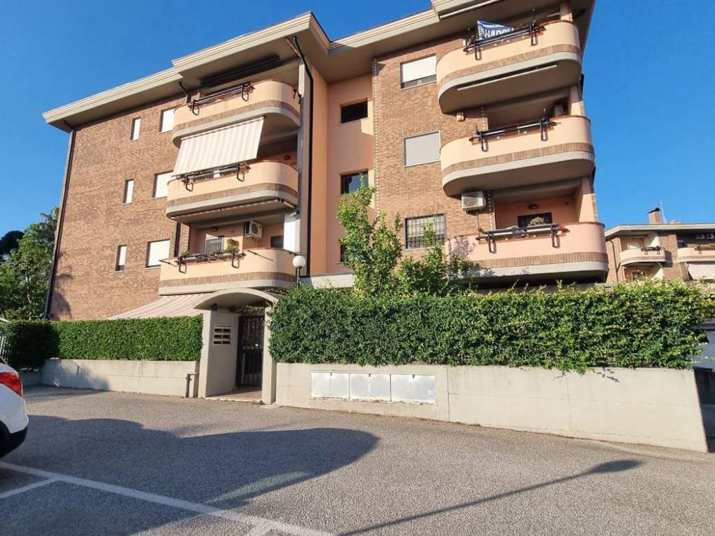 Appartamento a Aprilia in VIA CALIGOLA, 8 - Foto 2