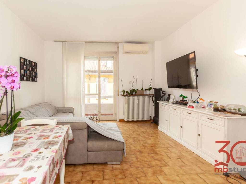 Appartamento a Tradate in Via Vittorio Veneto - Foto 2